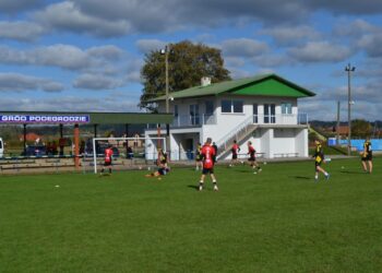 stadion podegrodzie lsk