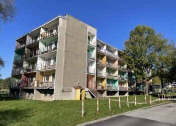 na zdjęciu budynek po byłych hotelach pracowniczych