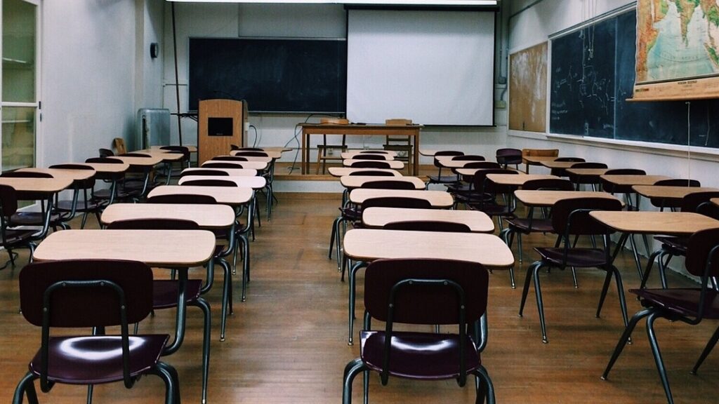 classroom 2093743 1280