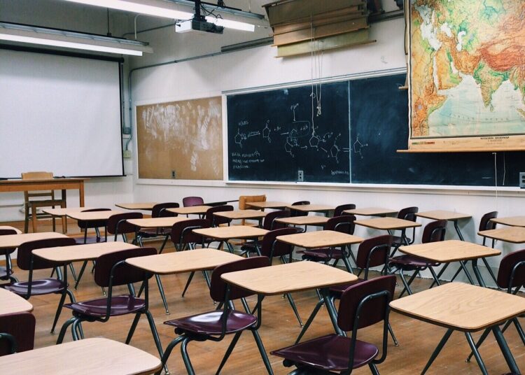 classroom 2093744 12801 750x536 1