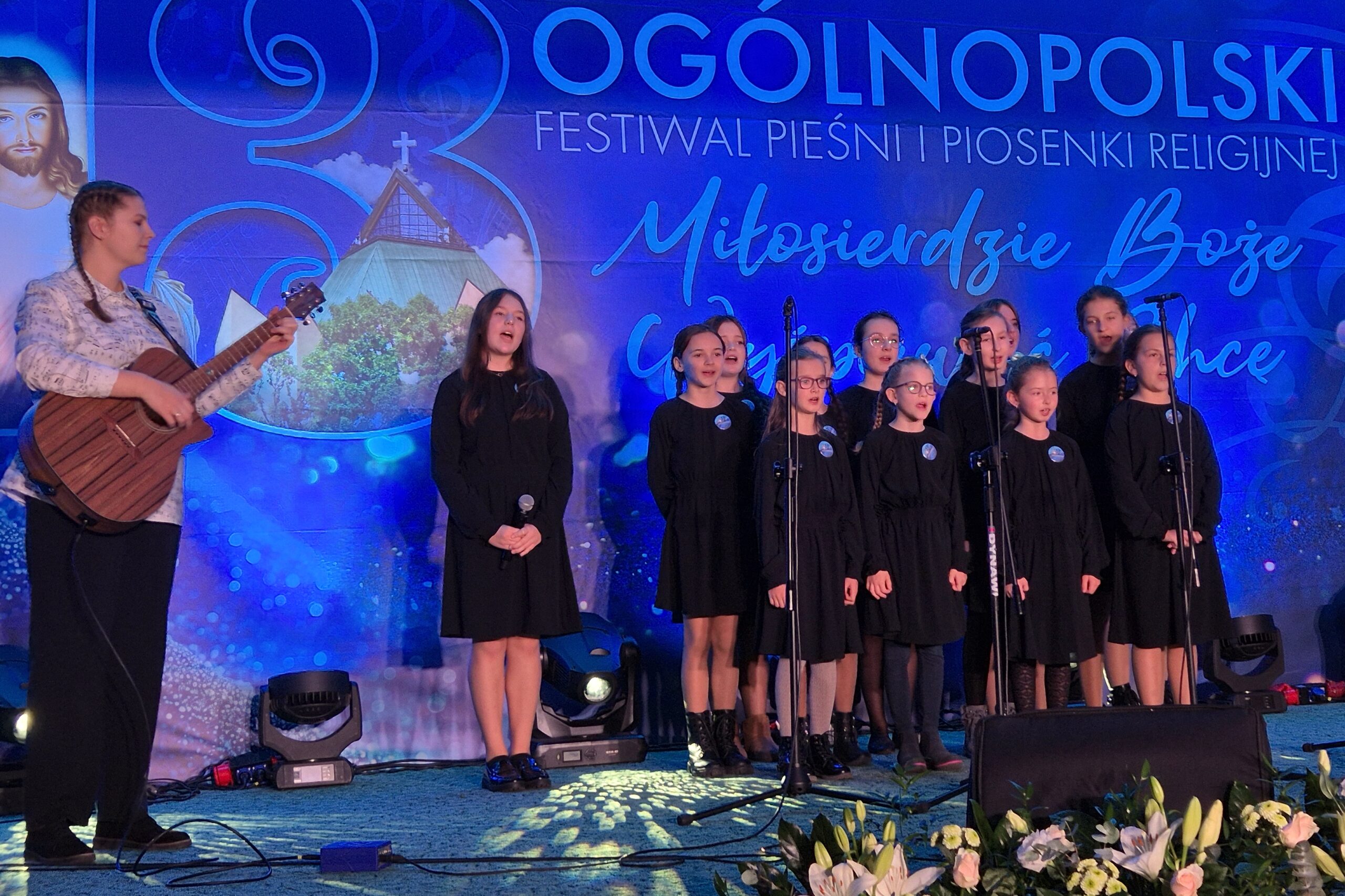 Rekordowa liczba uczestników festiwalu. 'Przez śpiew jest się najlepiej modlić' 2 002 scaled