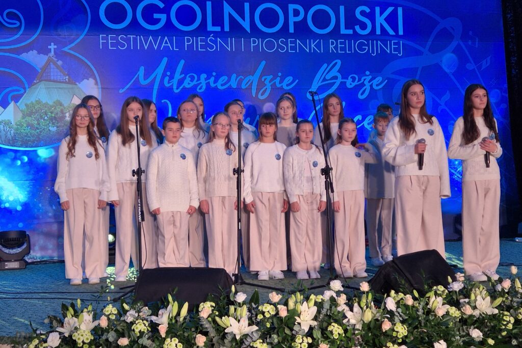 Rekordowa liczba uczestników festiwalu. 'Przez śpiew jest się najlepiej modlić' 3 003