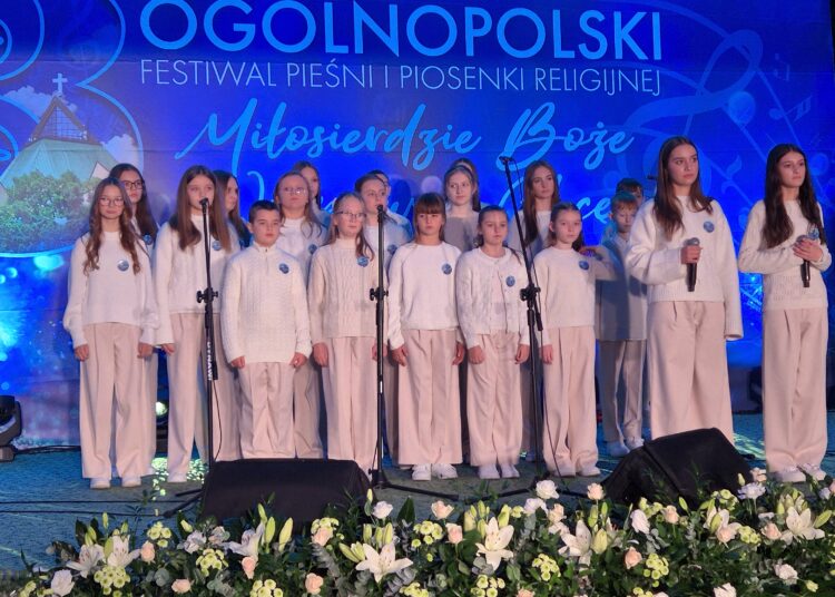 Rekordowa liczba uczestników festiwalu. 'Przez śpiew jest się najlepiej modlić' 1 003