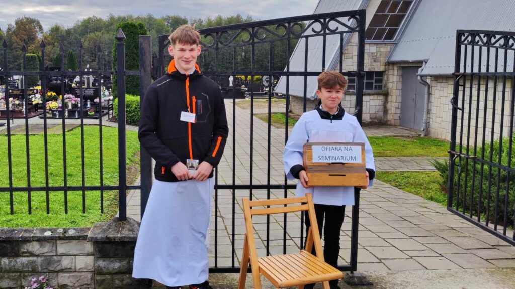 1 listopada kwesta na rzecz seminarium 1 386442846 2288485708008121 8364163954384186356 n