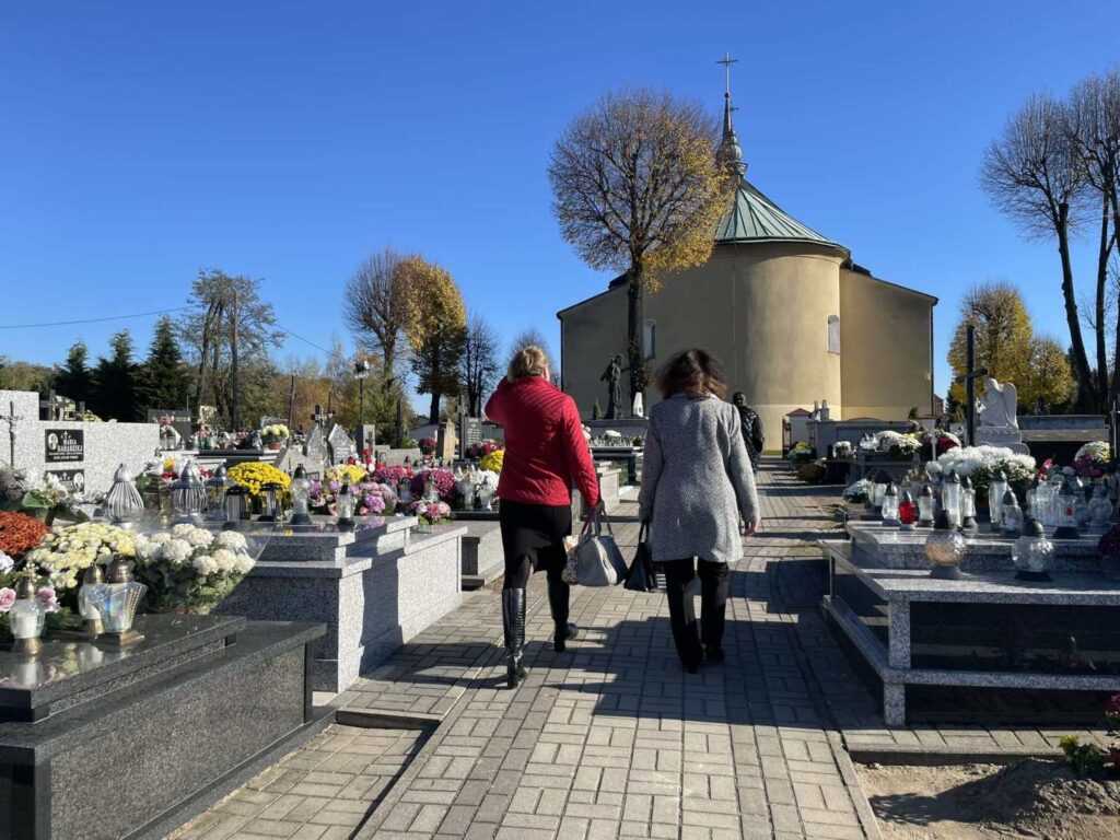 'Odwiedzanie grobów bliskich to tradycja i obowiązek' – tarnowianie planują wyjazdy na cmentarze 1 5 1