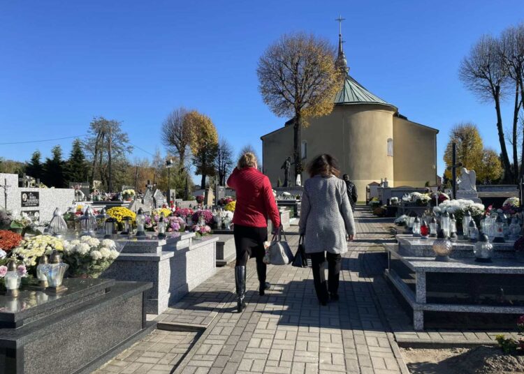 'Odwiedzanie grobów bliskich to tradycja i obowiązek' – tarnowianie planują wyjazdy na cmentarze 1 fot. archiwum RDN