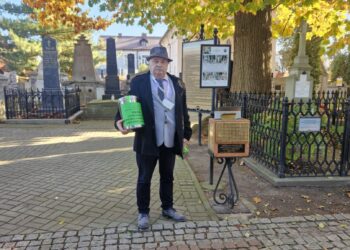 Będą tu do zmroku. Na Starym Cmentarzu w Tarnowie ruszyła coroczna kwesta 2 5ujmbhXY