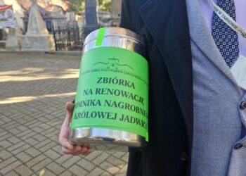 Będą tu do zmroku. Na Starym Cmentarzu w Tarnowie ruszyła coroczna kwesta 2 6e2aVFoB