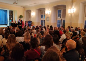 Dalsza niepewność rodziców i deklaracja prezydenta. Burzliwie na spotkaniu w sprawie Szkoły Podstawowej nr 24 2 IMG20251030163613