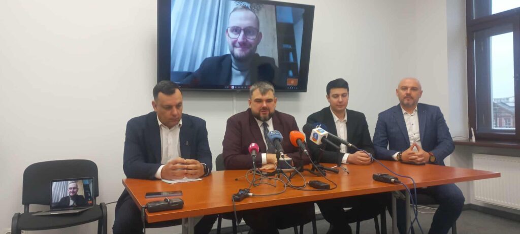 Krytyka po zatrzymaniu prezydentów Nowego Sącza "Nie zadziałał system kryzysowego zarządzania w mieście" 1 J8PlzroX