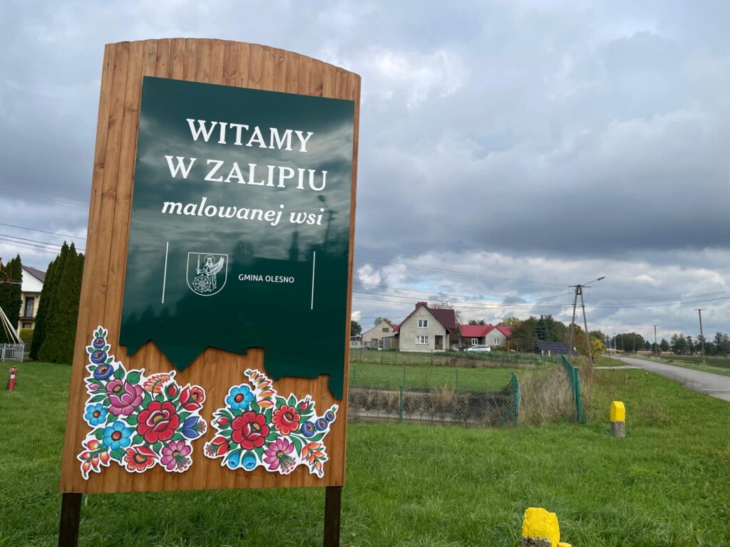 Zamykają furtki przed turystami. Najsłynniejsza malowana wieś w Polsce w pułapce własnej popularności? 1 WhatsApp Image 2025 10 17 at 10.11.49