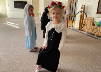 Zamiast dyni, duchów i mrocznych strachów – stroje świętych i rozmowy o patronach. Tarnowskie przedszkole dba o tradycję 2 WhatsApp Image 2025 10 31 at 11.47.09