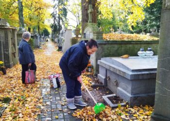 Ks. dr Jacek Soprych: Troska o groby zmarłych oznacza naszą miłość i szacunek dla tych, którzy odeszli 4 aa