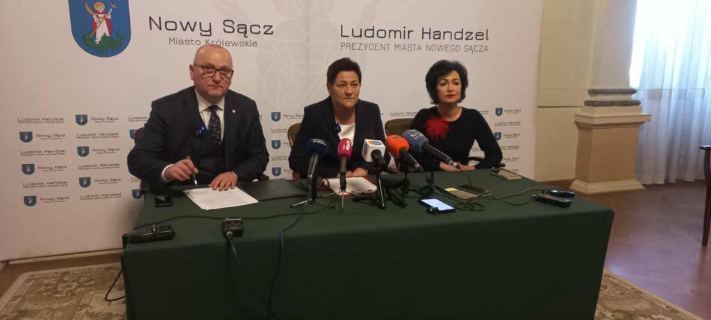 Urząd funkcjonuje prawidłowo, a nowy budżet powstaje. Pismo o zawieszonych prezydentach wysłane do wojewody 2 konfa urzad