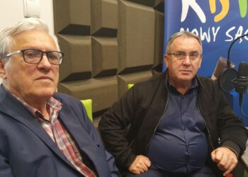 Na zdjęciu: Piotr Litwiński i Jerzy Liber ze Stowarzyszenia Samochodówka