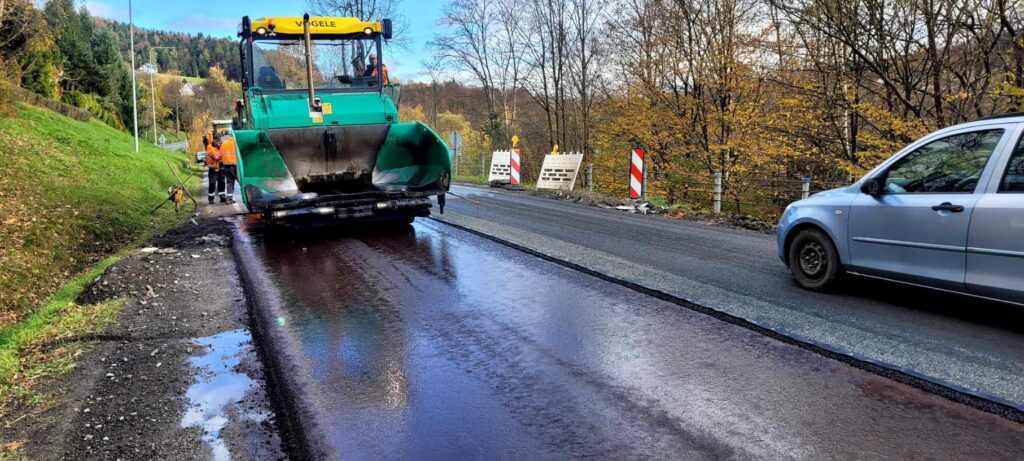 Koniec utrudnień na drodze krajowej 28 w Szymbarku, gdzie osuwisko dało o sobie znać 1 szymbark dk28 gddkia 2