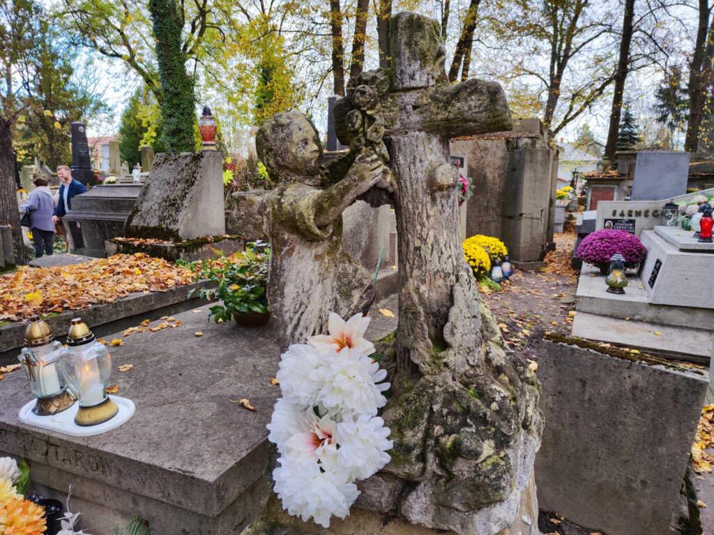 W taki sposób możemy uwolnić dusze zmarłych od kar czyśćcowych 1 zdj cmentarz