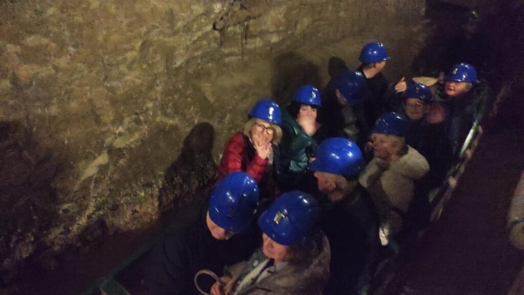 Historyczna podróż i podziemna przygoda – sympatycy radia RDN odkrywali Wiśnicz i Bochnię 1 11