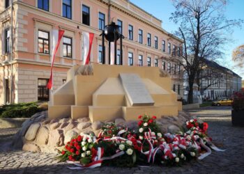 Tarnowskie święto przy odnowionym pomniku 5 35b4c432 4bd4 4adf 9357 339062eba2c1