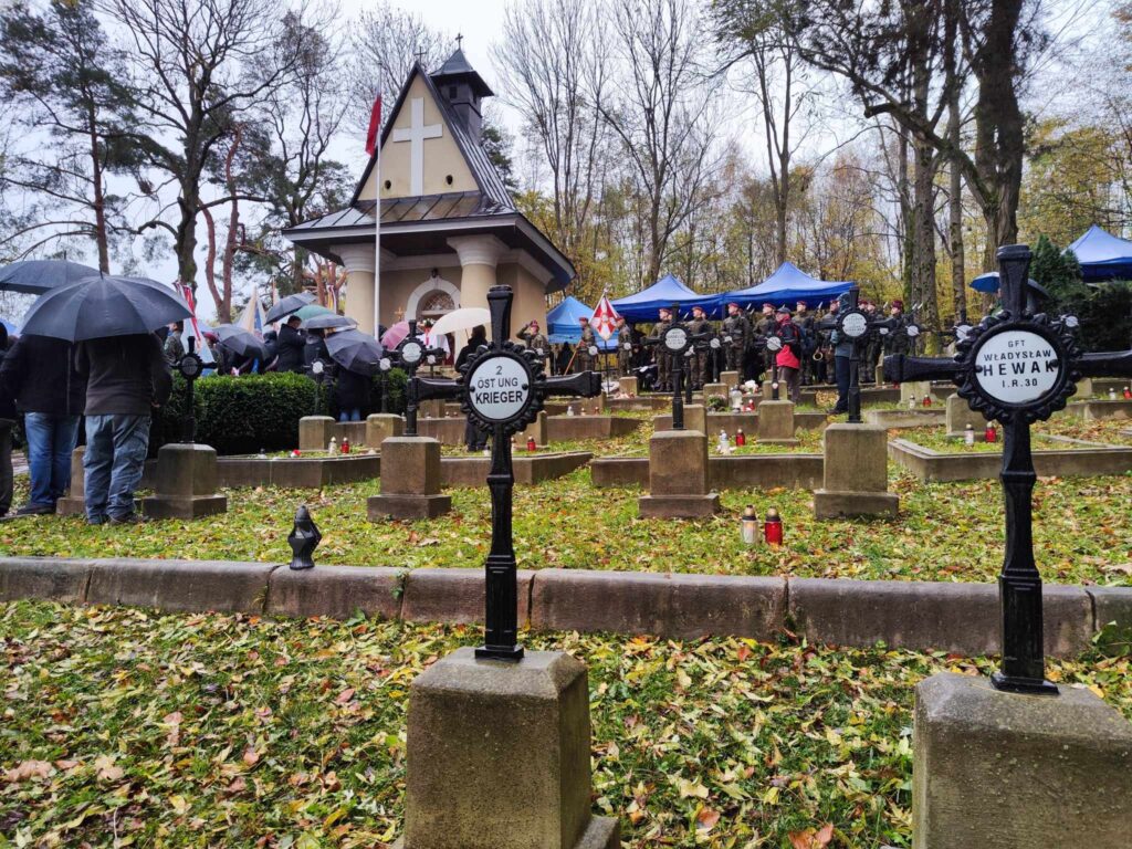 Miejsce pamięci i pojednania. Niepodległościowy Zlot w Łowczówku 2 386449066 876456754033917 3764642582467449734 n