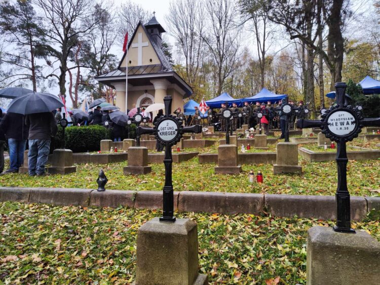 Miejsce pamięci i pojednania. Niepodległościowy Zlot w Łowczówku 1 386449066 876456754033917 3764642582467449734 n