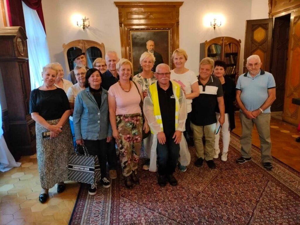 Pokaz mody i zabawa taneczna. Gala Seniorów w Wojniczu 2 407390754 6880205255402733 8567369241173176261 n