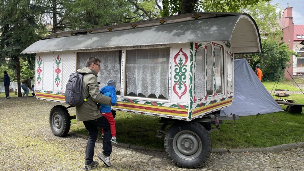 Zadaszenia dla wozów cygańskich, sala edukacyjna, piękne ogrody - Muzeum Etnograficzne wypięknieje 1 IMG 5361