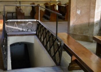 Modlitwa za zmarłych w katedralnej krypcie 2 Krypta fot. diecejza