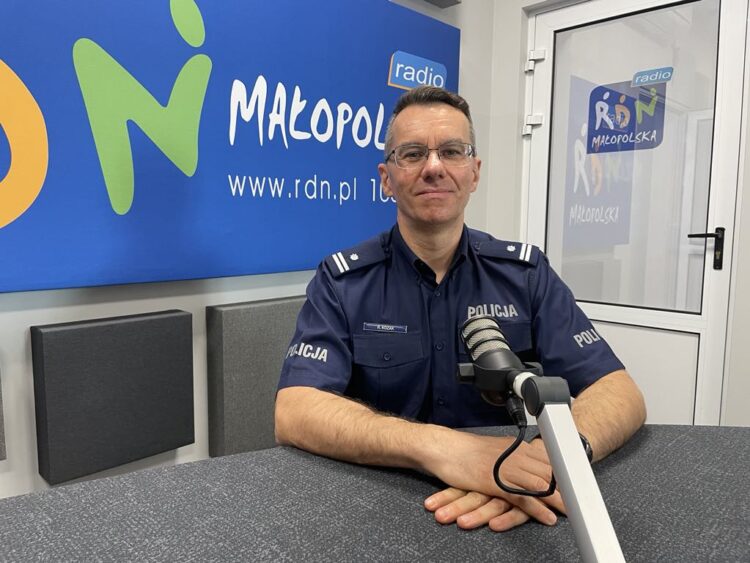 Przemoc domowa poważnym problemem w regionie. Rusza kampania 'Biała wstążka” 1 Robert Kozak