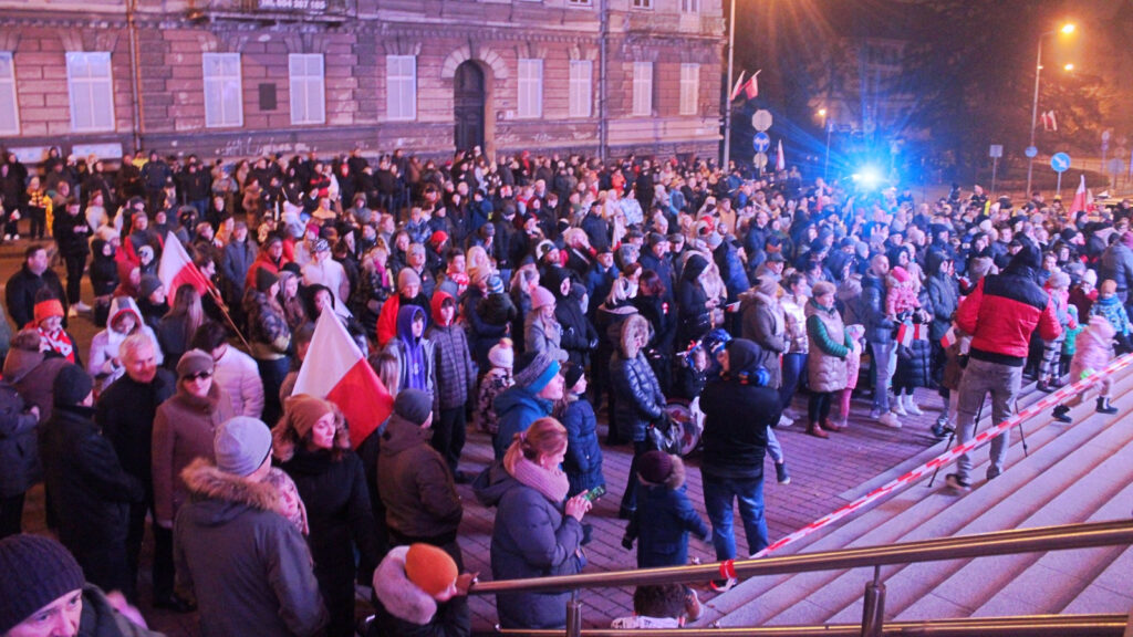 Na schodach teatru Solskiego znów wybrzmią pieśni patriotyczne 1 batch IMG 3858
