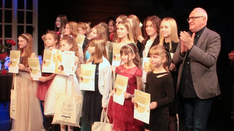 Przed Jackiem Cyganem śpiewali teksty jego autorstwa. Za nami finał konkursu 'Piosenko leć' 1 bp IMG 5052