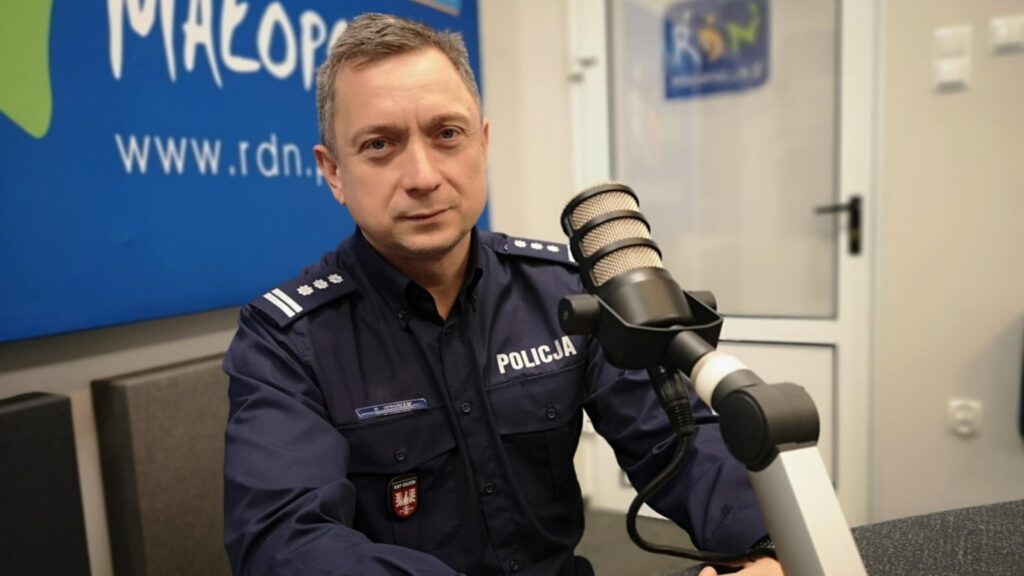 Kocha kryminały i karate – a teraz chce rozprawić się z realnymi zagrożeniami w regionie 2 c6bbd2c3 a8d2 42c9 ba76 9fe2cb60d3d1