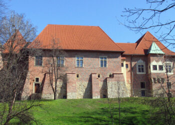 To już ostatni dzwonek, żeby odwiedzić zamek w Dębnie - zabytkowy obiekt wkrótce stanie się placem budowy 2 debno wiosna