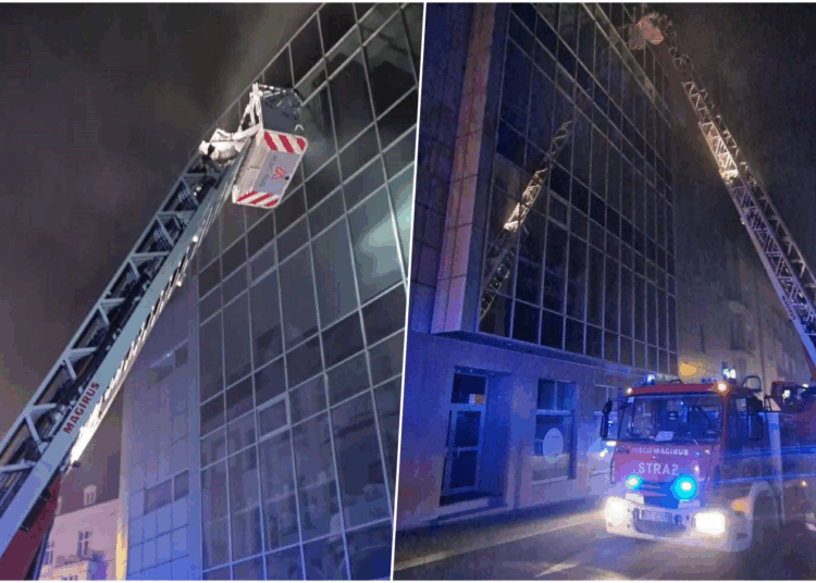 Nocny pożar w centrum Tarnowa. Akcja strażaków trwała kilka godzin 1 fot. Komenda Miejska Państwowej Straży Pożarnej w Tarnowie