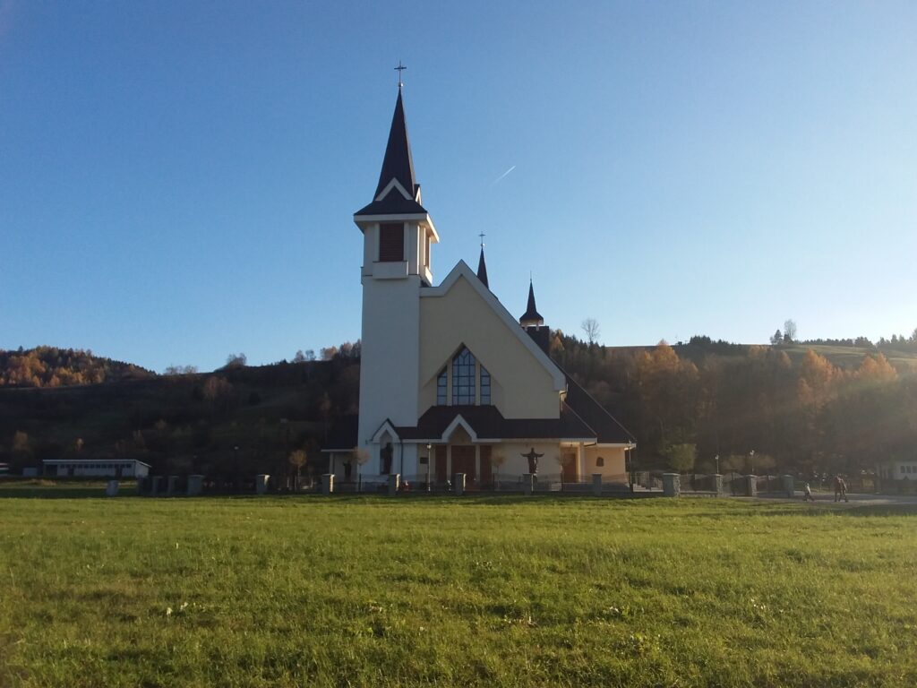 Wyjątkowy koncert ku czci św. Jana Pawła II w Powroźniku 2 kosciol powroznik