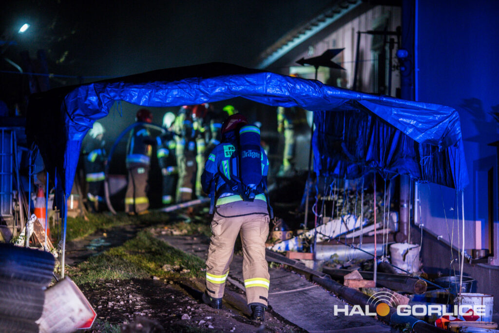Palił się dom w Gorlicach. Jedna osoba została poszkodowana 1 pozar1