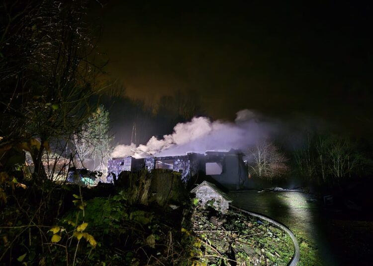 Prokuratura Rejonowa w Limanowej bada okoliczności tragicznego pożaru w Krosnej 1 fot. OSP Łososina Górna