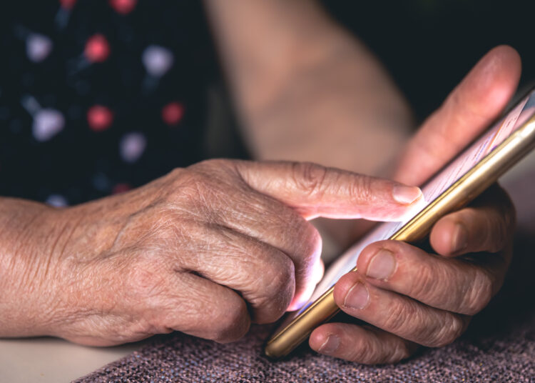 Oszuści podszywają się pod ZUS. Oferują pomoc przy świadczeniu wspierającym 1 fot. Freepik