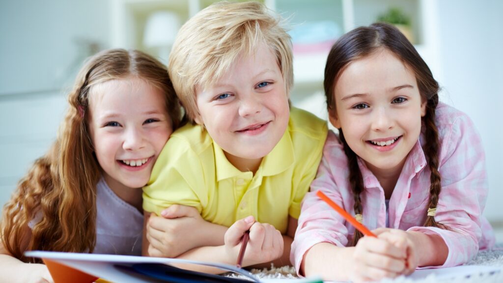 W sieci szans i zagrożeń. IX Dębicka Debata o Wychowaniu 2 zblizenie elementarnych studentow zabawy