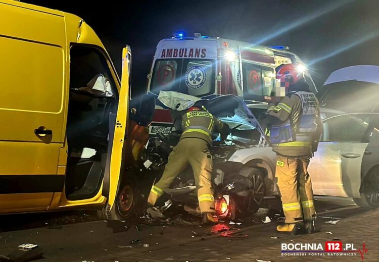 Poważny wypadek z udziałem busa, jednośladu i osobówki. Helikopter LPR w akcji 1 fot. Bochnia112.pl - Bocheński Portal Ratowniczy