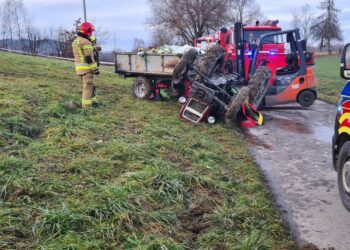 Tragiczny wypadek podczas prac polowych, zginął 25-letni mężczyzna 2 fot. KP PSP w Brzesku