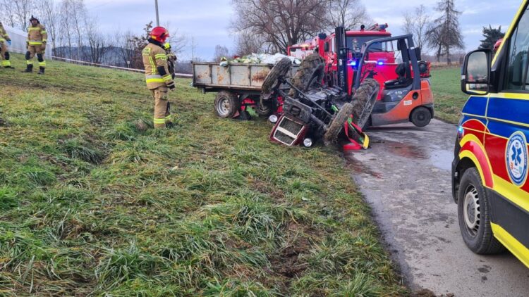 Tragiczny wypadek podczas prac polowych, zginął 25-letni mężczyzna 1 fot. KP PSP w Brzesku