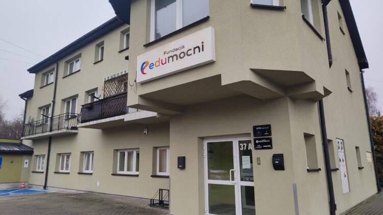 Rodziny zastępcze otrzymają kompleksowe wsparcie w jednym miejscu. Rusza nowa poradnia w Tarnowie 1 oplus_34