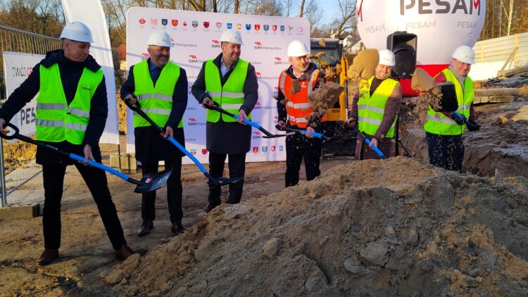 Polacy z zagranicy zainteresowani mieszkaniami w Ryglicach. Rusza budowa pierwszego etapu inwestycji mieszkaniowej 1 IMG20251215084634