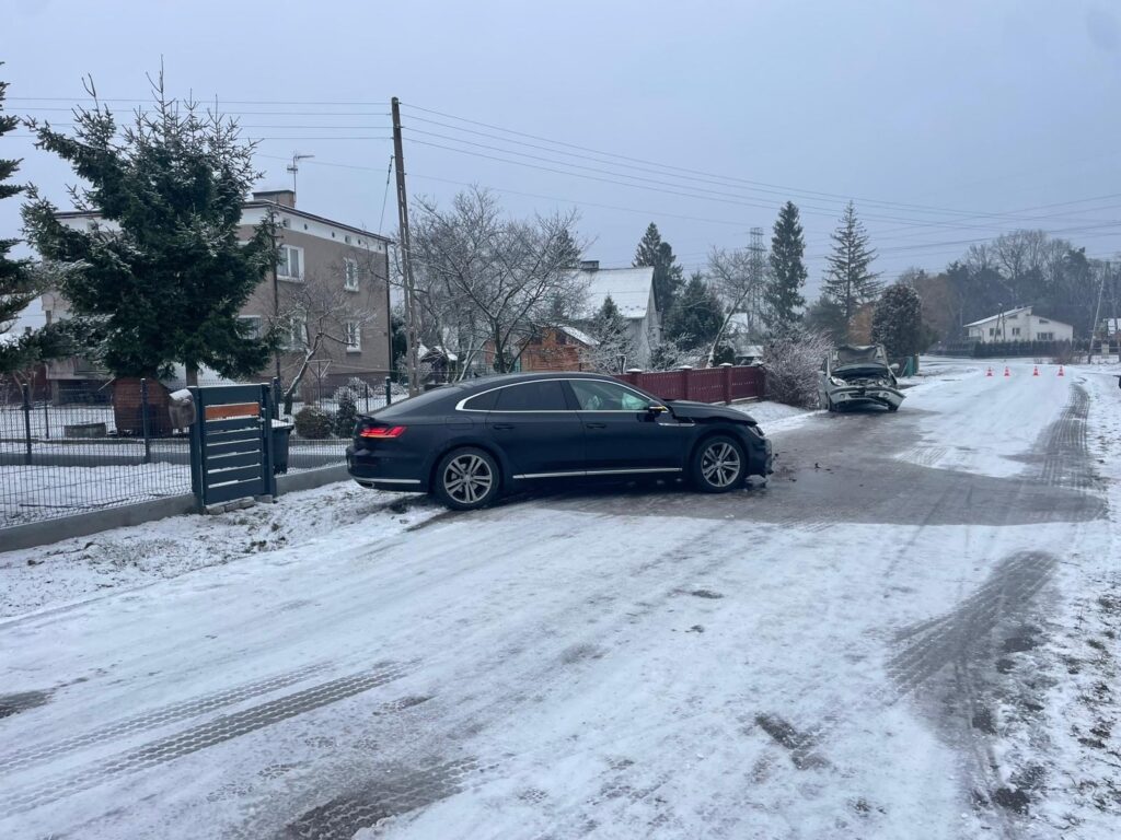 Biadoliny Radłowskie: zderzenie dwóch pojazdów. Jedna osoba zabrana do szpitala 2 IMG 1197