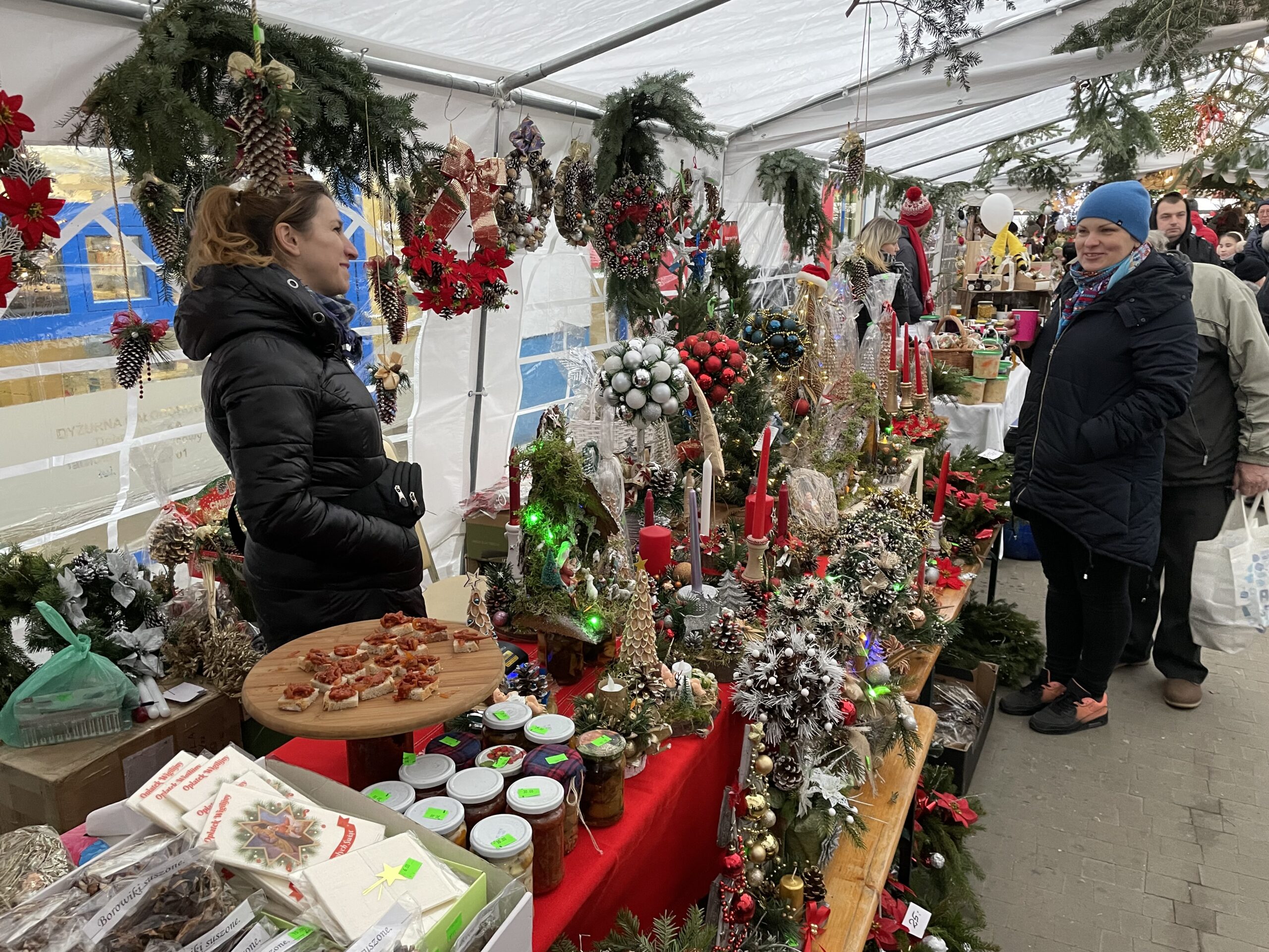 Choinki za zakupy. Świąteczny jarmark w Galerii Żabno