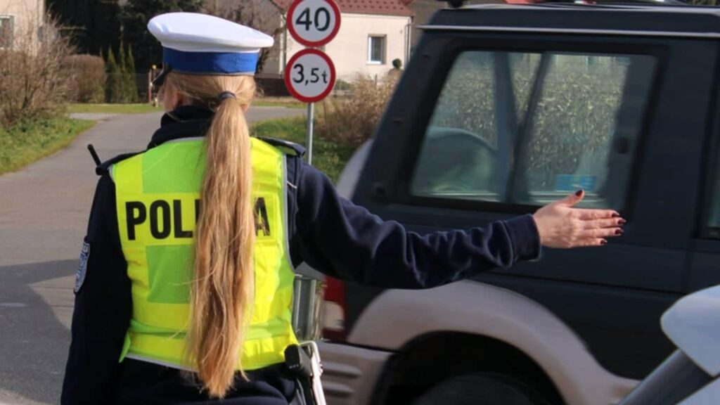 Więcej policji na ulicach Tarnowa. Ruszają regularne patrole wspierające kierowców i pieszych 1 U92DNtOl 1