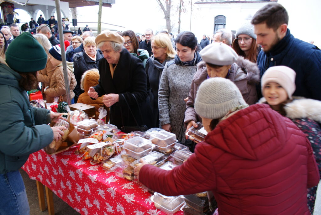 Tuchowski 'Jarmark z Aniołami” z misyjnym przesłaniem 1 XVII Misyjny Jarmark z Aniolami w Tuchowie fot. Krzysztof Jasinski 13 scaled 1