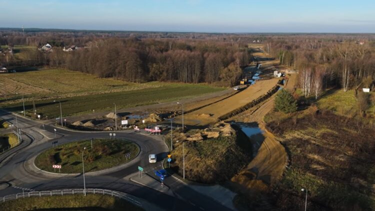 Na zdjęciu: budowa łącznika A4 z DW768 koło Brzeska