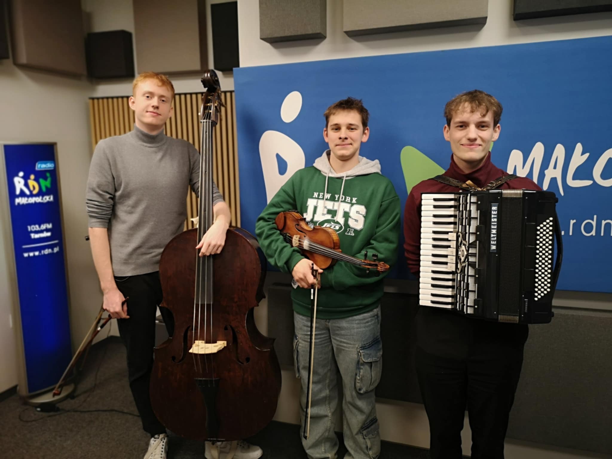 To oni dbają o to, by tradycja muzyki ludowej nie zaginęła. Kapela Zza Miedzy w RDN